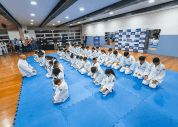 CEU Pimentas celebra entrega de quimonos a alunos do projeto Jovens de Ouro