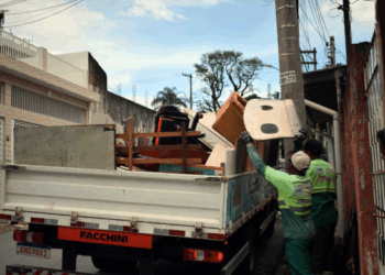 Operação Cata-Tralha atende Conjunto Marcos Freire e mais nove bairros no fim de semana