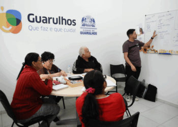 Curso gratuito de inclusão digital para idosos ofertado pela Prefeitura tem vagas abertas