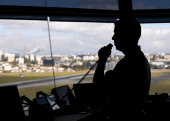 Controladores de voo decidem suspender greve em razão de mediação do TST
