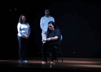 Alunos do CEU Rosa de França apresentam peça teatral sobre saúde mental