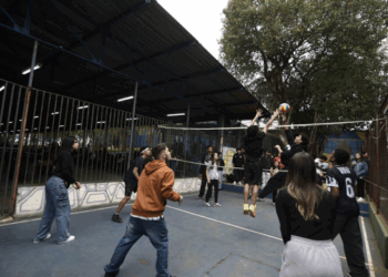 Estudantes do Ensino Médio de Cumbica recebem projeto Juventude na Escola