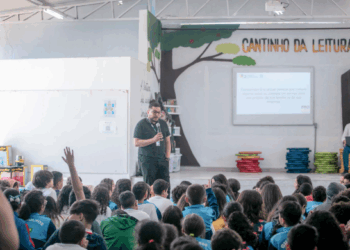 Alunos da rede municipal participam de palestra sobre consumo consciente