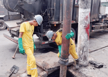Prefeitura promove limpeza de travessia de córrego no Jardim Flor da Montanha