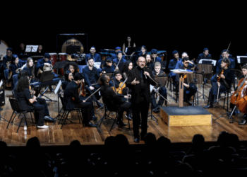Orquestra Jovem Municipal de Guarulhos emociona público no Teatro Adamastor