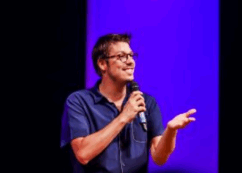 Fábio Porchat desembarca em Guarulhos com o espetáculo “Histórias do Porchat”
