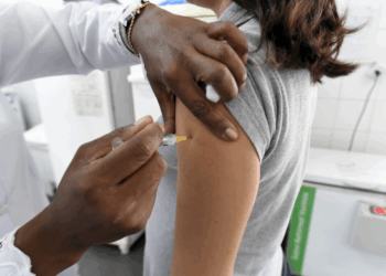 Quatro UBS abrem neste sábado com vacinação contra HPV e serviços de rotina