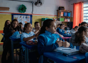 Semana de Educação Linguística realiza ação descentralizada na EPG Siqueira Bueno     