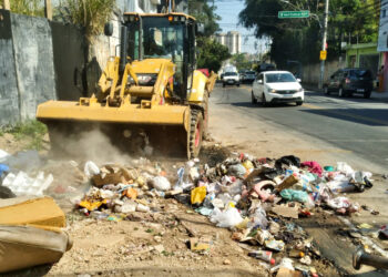 Prefeitura remove descarte irregular em trecho da avenida Salgado Filho
