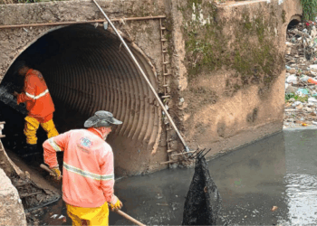 Após chuvas, Prefeitura promove limpeza de trecho do córrego Baquirivu-Mirim