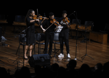 Grupos infantis do Conservatório Municipal de Guarulhos encantam mais de 600 pessoas no Adamastor