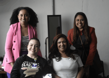 Oficinas de automaquiagem e de penteado promovem o autocuidado de servidoras