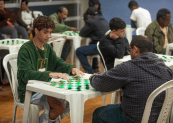 Alunos da EJA marcam presença na final dos jogos escolares