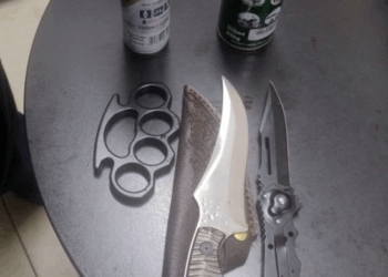 GCM de Guarulhos captura pichador em flagrante e apreende armas brancas