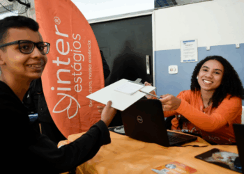 Mais de 300 estudantes participam do mutirão +Estágios no CEU Pimentas