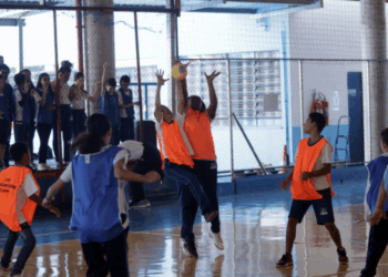 Disputa de queimada anima abertura dos Jogos Escolares Municipais