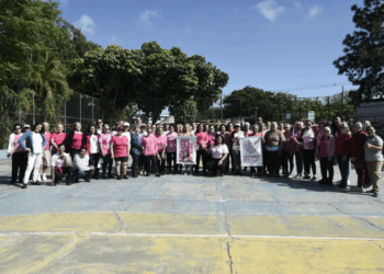 Caminhada Outubro Rosa mobiliza assistidas pela Casa da Mulher Haroldo Veloso