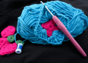 Prefeitura abre inscrições para oficinas gratuitas de bolsa de crochê e artesanato em gesso nas Casas da Mulher   