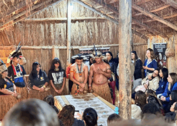 Educadores da rede municipal vivenciam cultura indígena com o povo Wassú