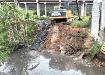 Prefeitura inicia o desassoreamento de córrego no Jardim Santos Dumont
