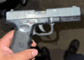 GCM de Guarulhos intercepta dupla de criminosos e apreende arma falsa