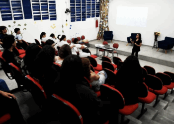 Prefeitura leva projeto Juventude na Escola para alunos da Vila Galvão