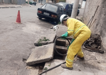 Prefeitura desobstrui bocas de lobo na região do Taboão