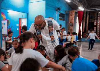 Literatura e afrofuturismo são temas de encontro com professores e alunos da rede municipal