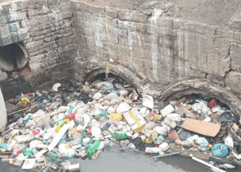 Prefeitura promove limpeza e desobstrução de travessia do córrego dos Japoneses