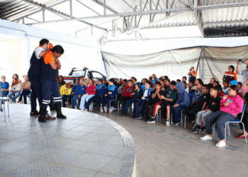 Alunos da EPG Teresinha Mian participam de aula inaugural de curso sobre defesa e cidadania
