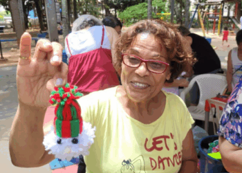 Casas da Mulher realizam oficinas de enfeites de Natal, de bolsas e de panetone