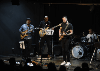 Guitar Fusion homenageia ex-integrante em apresentação na Biblioteca Monteiro Lobato