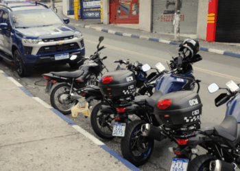 GCM de Guarulhos prende homem e apreende adolescente com motos sem placa no Jardim Maia