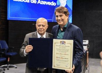 Adriano Azevedo, executivo da Ser Educacional, recebe Título de Cidadão Guarulhense