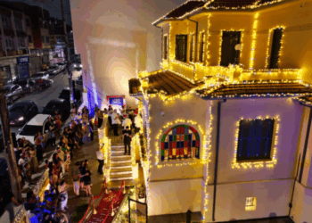 Iluminação de Natal marca o centenário do Casarão da Nossa História