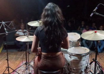Recital de bateria do Conservatório Municipal leva alunos iniciantes à experiência no palco