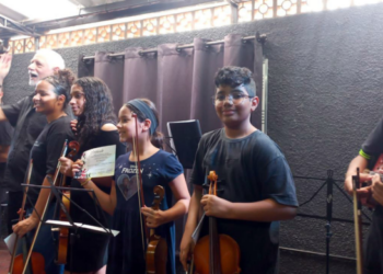 Alunos do Conservatório de Guarulhos levam a beleza do violino ao palco em recital