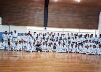 Encerramento das atividades do ano do karatê reúne alunos e familiares no CEU Pimentas