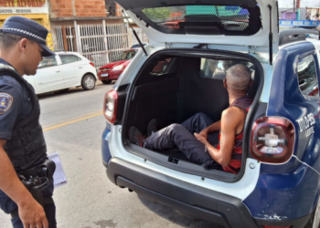 GCM prende foragido, detém criminoso por furto de fios e impede furto de motocicleta