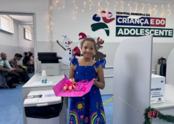 Fundo Social distribui brinquedos a crianças do HMCA em ação de Natal