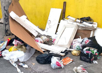 Prefeitura remove descarte irregular em ruas da região do Taboão   