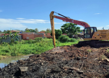 Prefeitura de Guarulhos combate enchentes e inicia desassoreamento na Vila Laurita