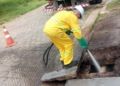 Prefeitura de Guarulhos limpa bocas de lobo na Vila Galvão e Parque Continental II