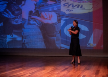 Papel da escola e das famílias no combate a crimes virtuais é tema de encontro no Adamastor