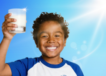 Programa Leite em Casa fortalece aprendizagem e garante apoio às famílias