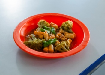 Novidade nutritiva no cardápio desperta a curiosidade e o apetite dos alunos da rede municipal