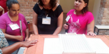 Prefeitura leva alunos com deficiência visual para visita à Pinacoteca de São Paulo