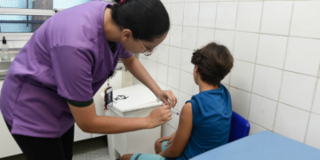 Guarulhos reforça a importância da segunda dose contra a dengue entre adolescentes