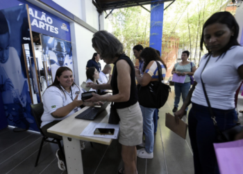 Mutirão no Adamastor conecta mulheres a 500 oportunidades de emprego em diversos setores