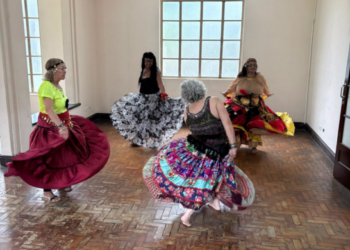 Teatro Padre Bento recebe Sarau Cigano com encontros semanais de dança em Guarulhos